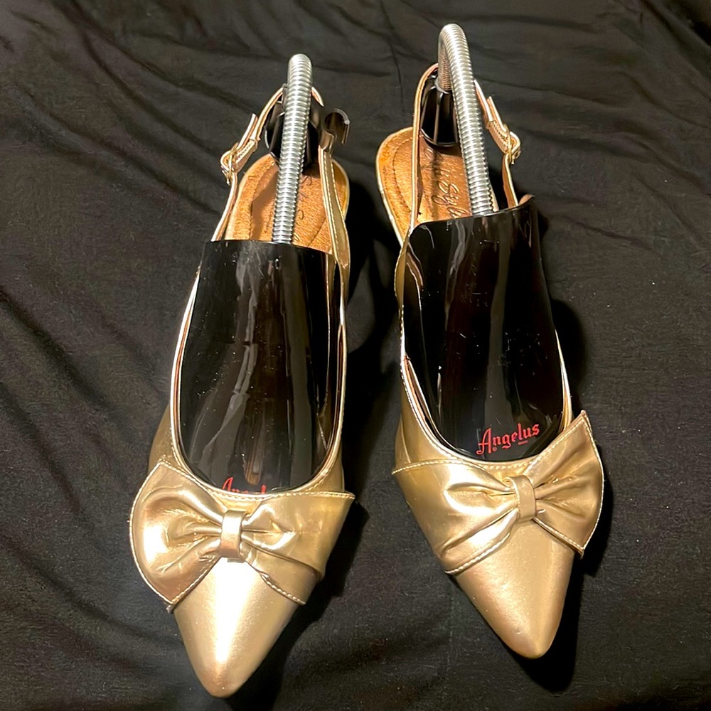 Soft Style Slingback | Low Heel | Women's Dress Shoes - 9M | Gold